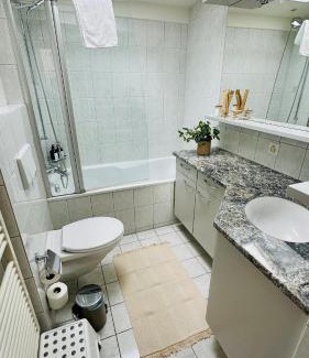 Kuessnacht Wohnung | SOLUNA STAY I Penthouse lake view I 20 Min to Luzern I Kidsfriendly I Self-check-in I WIFI I Ski I Free Parking