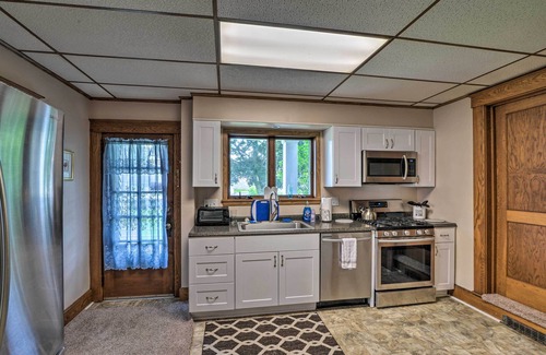 Somerset Haus | Somerset Home w/ Yard 5 Mi to Historical Center