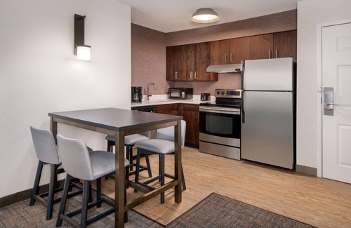 Town Center Hotel | Sonesta ES Suites Atlanta Kennesaw Town Center