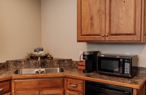 Dundee Kabine | Songbird Serenade Suite: Luxury, Lodge Suite in Amish Country, Ohio