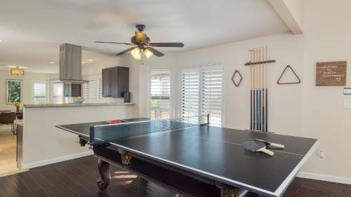 Pinnacle Peak Shadows Villa | Sonoran Sunshine by AvantStay Pool Putting Green BBQ Ping Pong Pool Table Entertainers Wonderland