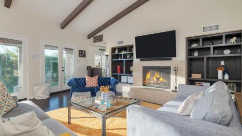 Pinnacle Peak Shadows Villa | Sonoran Sunshine by AvantStay Pool Putting Green BBQ Ping Pong Pool Table Entertainers Wonderland