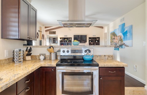 Pinnacle Peak Shadows Villa | Sonoran Sunshine by AvantStay | Entertainers Wonderland w/ Putting Green & Pool