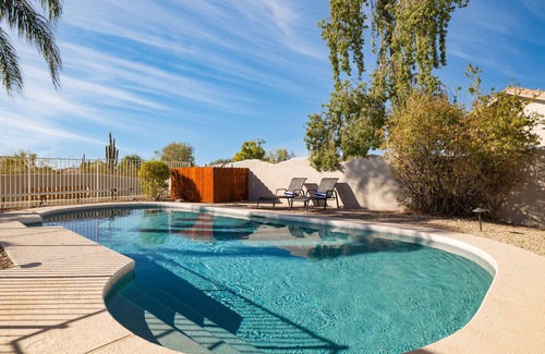 Pinnacle Peak Shadows Villa | Sonoran Sunshine by AvantStay | Entertainers Wonderland w/ Putting Green & Pool