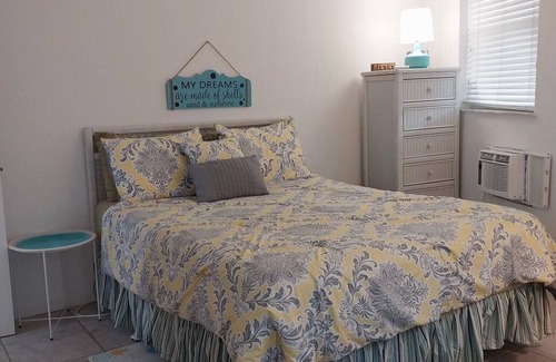 West End Haus | Sonscape Sandy Beachfront Guest Suite 100 feet from the ocean!