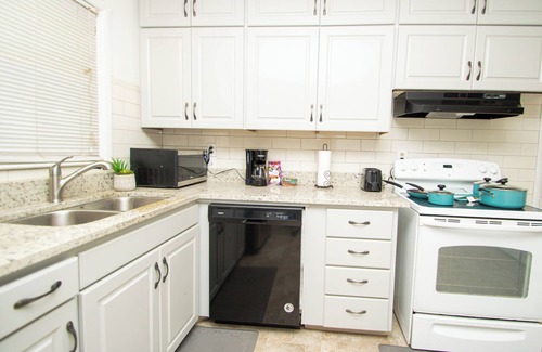 Little Rock Haus | Soothing 3-bedroom house with AC in charming Little Rock