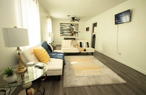 Little Rock Haus | Soothing 3-bedroom house with AC in charming Little Rock