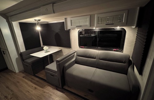 Camarillo Haus | Soothing RV with WiFi in charming Camarillo