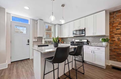 Downtown Columbus Haus | Sophisticated Boho Condo Walkable Columbus