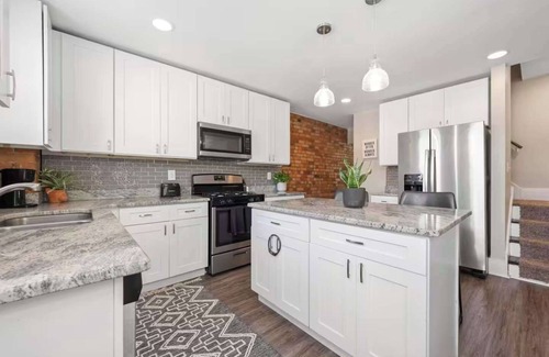 Downtown Columbus Haus | Sophisticated Boho Condo Walkable Columbus