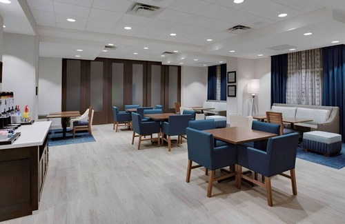 Pompano Isles Haus | Sophisticated Room for Business & Leisure Travel