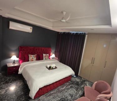Chhatarpur Wohnung | SOQU - South of Qutub 3BHK Luxury Apartments