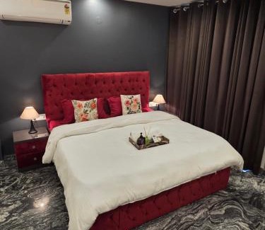Chhatarpur Wohnung | SOQU - South of Qutub 3BHK Luxury Apartments