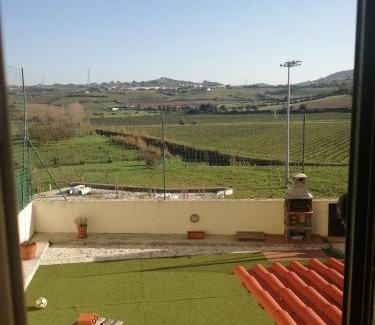 Arruda dos Vinhos Haus | Sossego e tranquilidade-Valley Guest House-Perto de Lisboa-Estacionamento à porta do alojamento