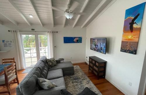 Placencia Haus | Sound of The Sea-walking distance to everything