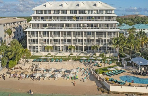 Seven Mile Beach Wohnung | South Bay Beach Club - Three Bedroom Beachfront Condos by Grand Cayman Villas & Condos