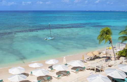 Seven Mile Beach Wohnung | South Bay Beach Club - Three Bedroom Beachfront Condos by Grand Cayman Villas & Condos