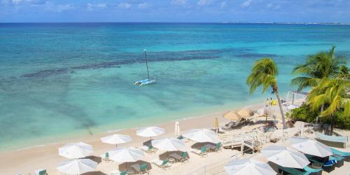 Seven Mile Beach Wohnung | South Bay Beach Club - Two Bedroom Beachfront Condos by Grand Cayman Villas & Condos