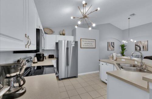 Highgate Park Haus | South Facing 4 Br Spacious Pool Home