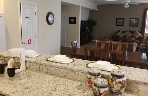 Legacy Park Villa | POOL MIT SÜDSEITE / SPA - DEN GANZEN TAG SONNE - GRATIS BBQ / WIFI / CALLS - SPIELRAUM