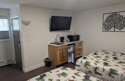 Canaan Hotel | South of the Border Room 8