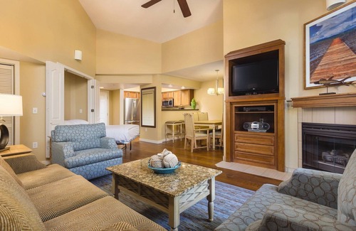 Round Hill Village Kabine | South Shore Charming 2-bedroom lodge in Zephyr Cove