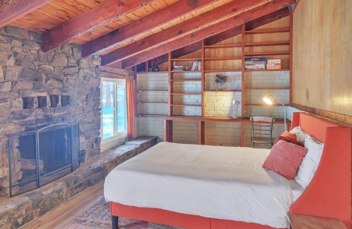 Lower Kingsbury Haus | South Tahoe Rustic Home! Sleeps Over 10! home