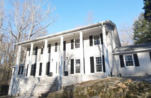 Southwestern Haus | Southern Collective Sleeps8! Airport-beltline