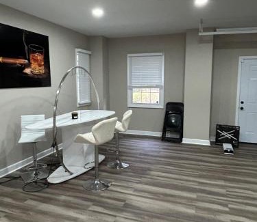 Southwestern Haus | Southern Collective Sleeps8! Airport-beltline