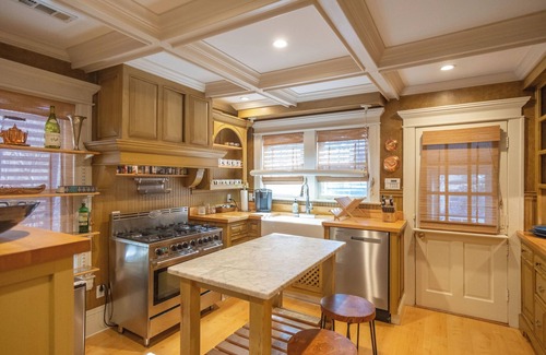 East Midtown Haus | Southern Elegance in Heart of Memphis