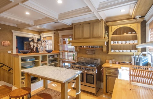 East Midtown Haus | Southern Elegance in Heart of Memphis