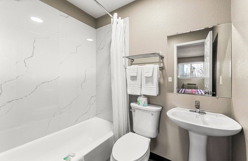 Forest Park Hotel | Efficiency Lodge - Forest Park