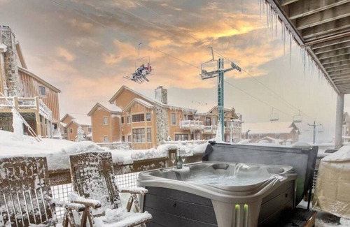 Champion Haus | Southwinds Ultimate Slope Side Relaxation Spot