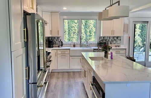 Cataumet Haus | Space for everyone. Comfortable and relaxing with a guest house