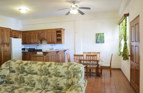 Sittee River Villa | Geräumige Ground Level Rancher mit einfachem Zugang zum Pool und Meer