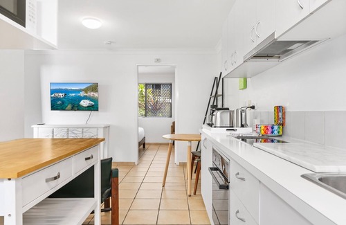 Wooloowin Wohnung | Spacious 1-Bed Unit with Outdoor Patio Dining