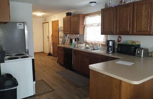 Bismarck Wohnung | Spacious 1 BR Apartment located above a Salon.