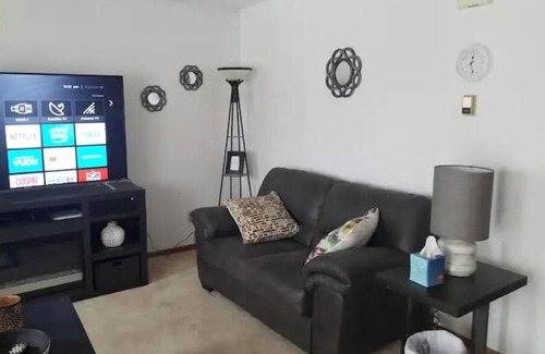 Bismarck Wohnung | Spacious 1 BR Apartment located above a Salon.