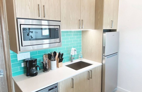 Grand Harbour Wohnung | Spacious 1BR with Rooftop Pool, Island Views, Full Kitchen & Washer/Dryer