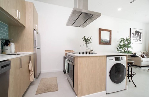 Grand Harbour Wohnung | Spacious 1BR with Rooftop Pool, Island Views, Full Kitchen & Washer/Dryer