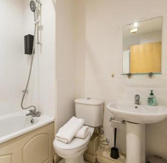 Dublin Wohnung | Spacious 2-Bed Apartment Opposite Santry Park & 10 Min Away from Airport