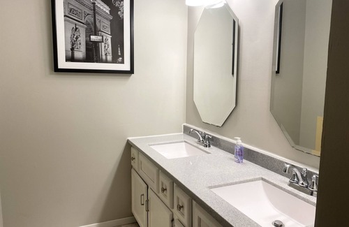 Bloomington Eigentumswohnung | Spacious 2 Bed Condo, Pet Friendly