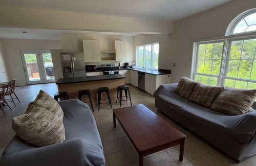 Quincy Wohnung | Spacious 2-bedroom Apt Waynesboro, Long term allowed