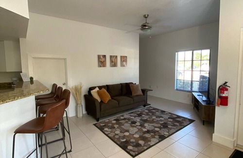 Bodden Town Wohnung | Spacious 2-bedroom apartment in Bodden Town with WiFi and AC