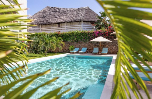 Watamu Wohnung | Spacious 2-Bedroom Penthouse with AC in Watamu