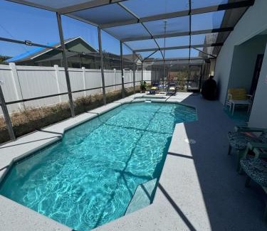 Sunset Ridge Haus | Spacious 2 en-suite BR, heated pool & spa retreat