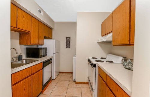 Akron Wohnung | Spacious 2Bd Perfect for Traveling Professionals!