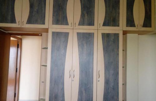 Velachery Wohnung | Spacious 2BHK in Velachery, with aircons, equipped kitchen, car park, WiFi and other utilities