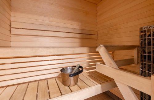 Jyvaskyla Wohnung | Spacious 2BR Apt with Sauna & Private Balcony with Lake View