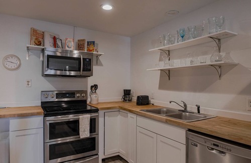 Spanish Fork Haus | Spacious 2BR Home with Mountain View and Piano!